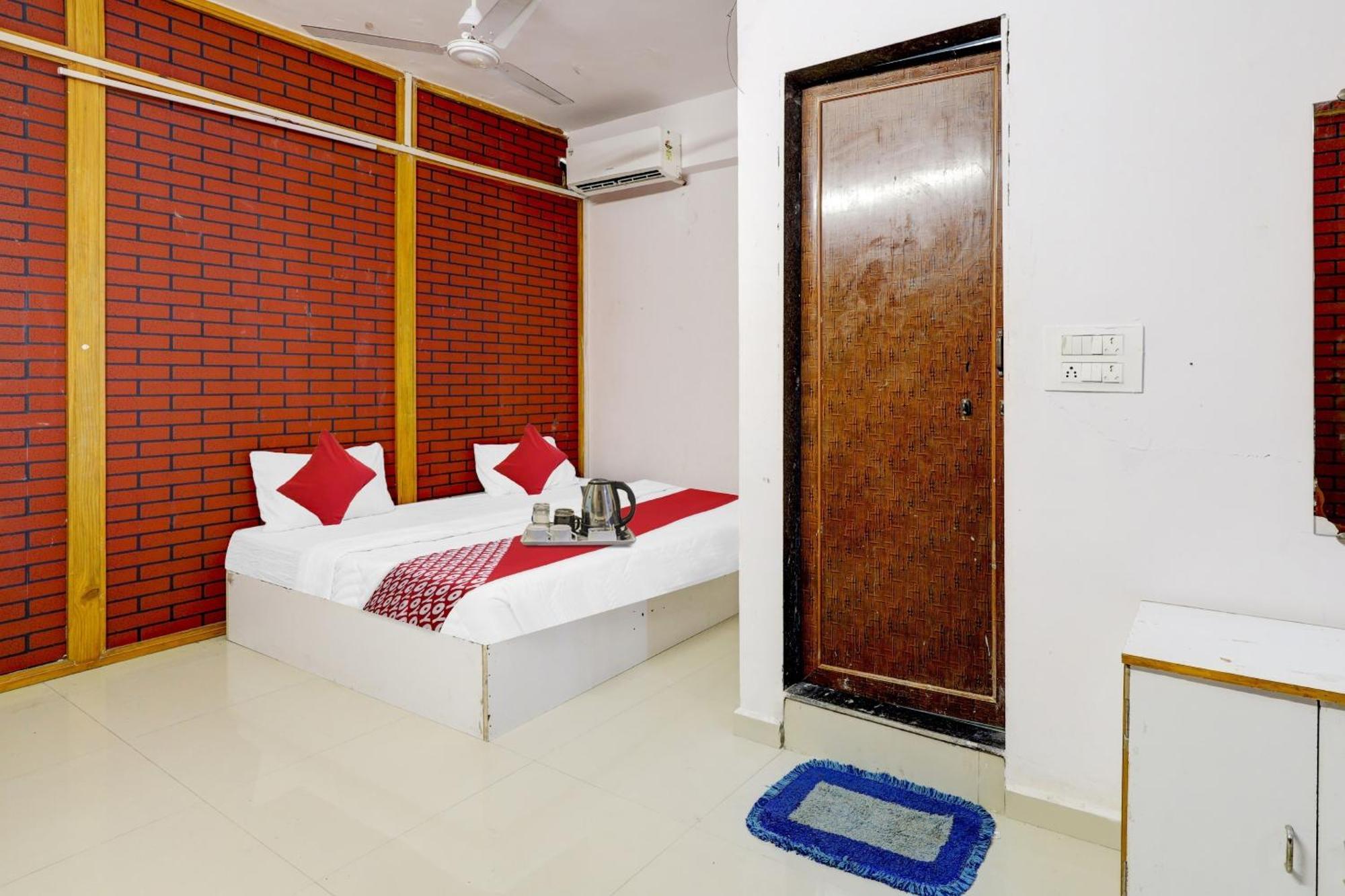 Hotel O Cozy Rooms Surate Exterior foto