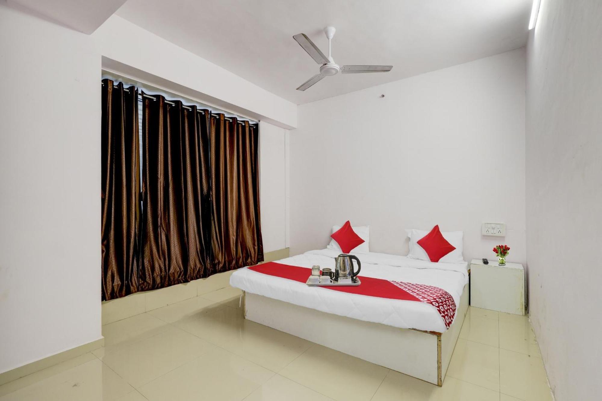 Hotel O Cozy Rooms Surate Exterior foto