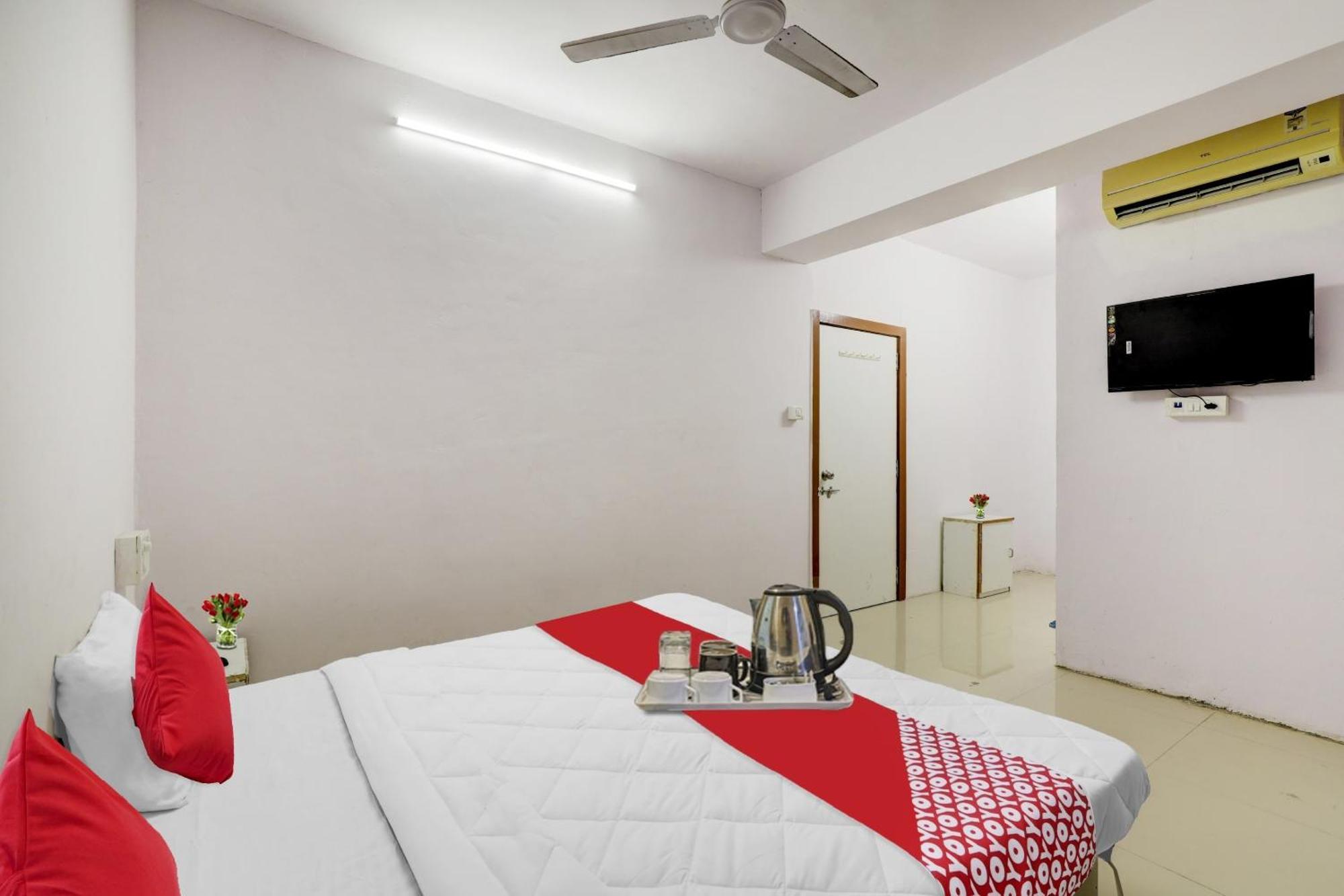 Hotel O Cozy Rooms Surate Exterior foto