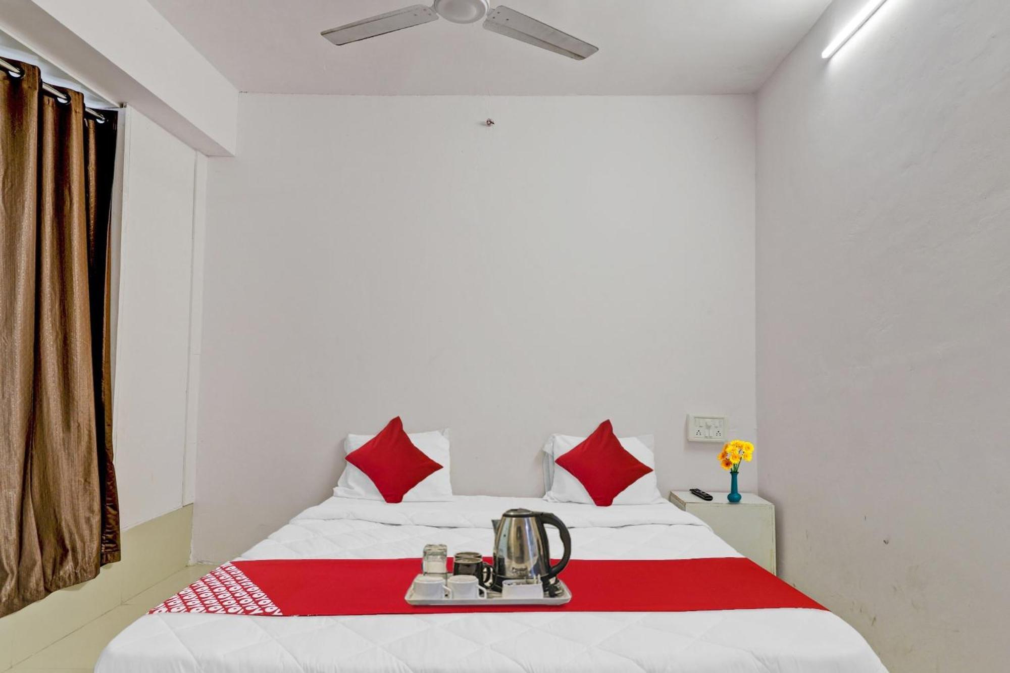 Hotel O Cozy Rooms Surate Exterior foto
