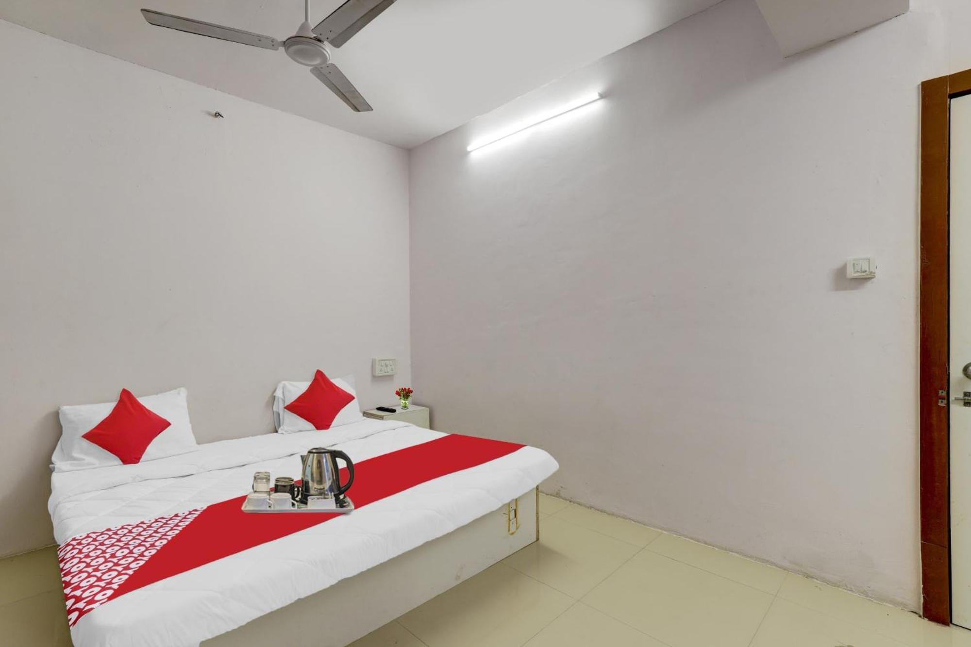 Hotel O Cozy Rooms Surate Exterior foto