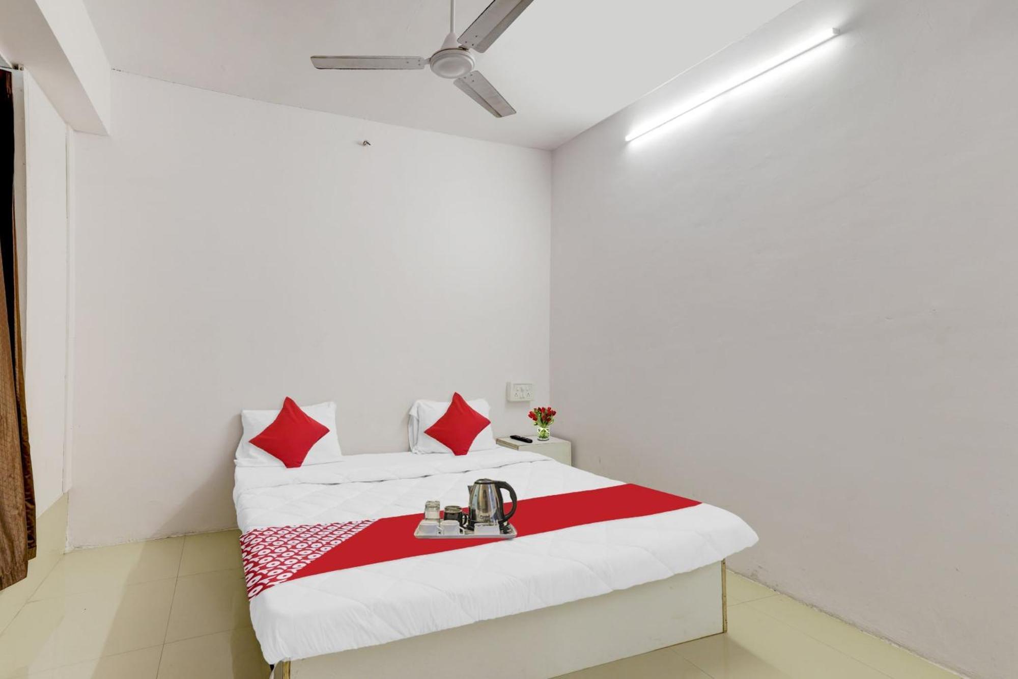 Hotel O Cozy Rooms Surate Exterior foto